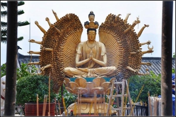 Буддийский монастырь в Ша Тине: Просветленные всех форм и видов