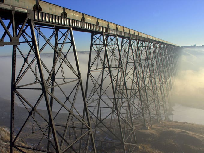 viaduct-canada-fog_34357_990x742.jpg