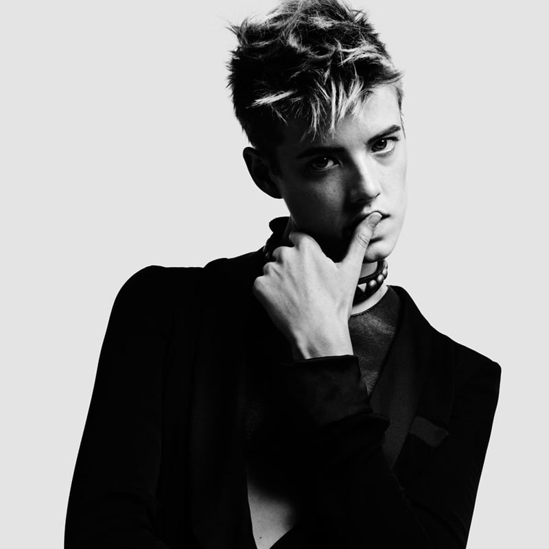 Agyness-Deyn-by-Hedi-Slimane-for-Vogue-China-DesignSceneNet-04