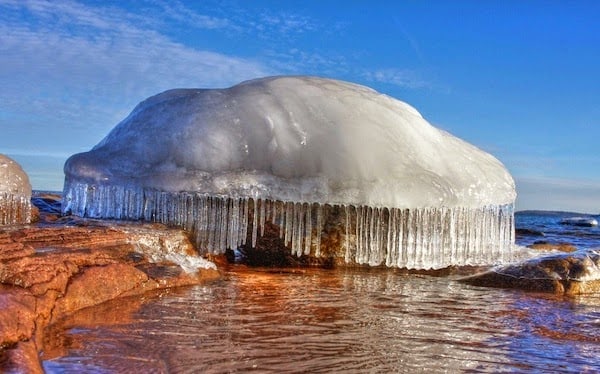 A+block+of+ice+that+looks+like+a+raining+cloud.+-+The+30+Most+Amazing+Photos+Of+Frozen+Things+In+Honor+Of+The+Coldest+Morning+Of+The+21st+Century
