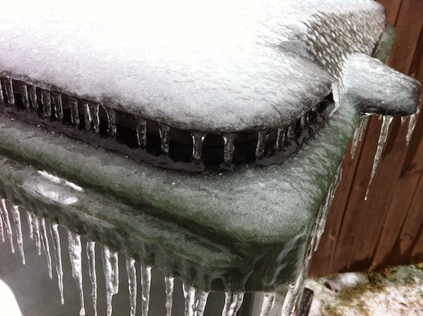 A+completely+frozen+trash+bin.+-+The+30+Most+Amazing+Photos+Of+Frozen+Things+In+Honor+Of+The+Coldest+Morning+Of+The+21st+Century