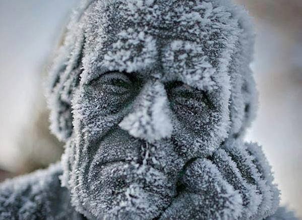 A+frozen,+kind+of+depressed+statue.+-+The+30+Most+Amazing+Photos+Of+Frozen+Things+In+Honor+Of+The+Coldest+Morning+Of+The+21st+Century