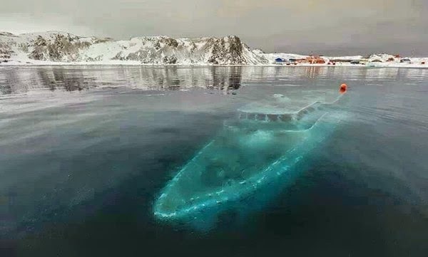 A+frozen+ship.+-+The+30+Most+Amazing+Photos+Of+Frozen+Things+In+Honor+Of+The+Coldest+Morning+Of+The+21st+Century