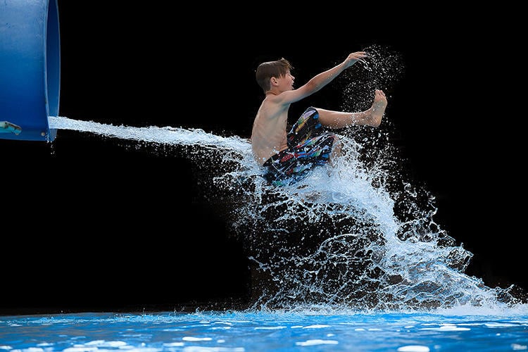 10 Perfectly Timed Photos Of People Shooting Out Of Waterslides > FREEYORK