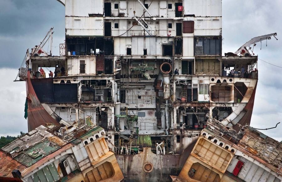 World's Biggest Ship Graveyard Where Huge tankers are Scrapped on the