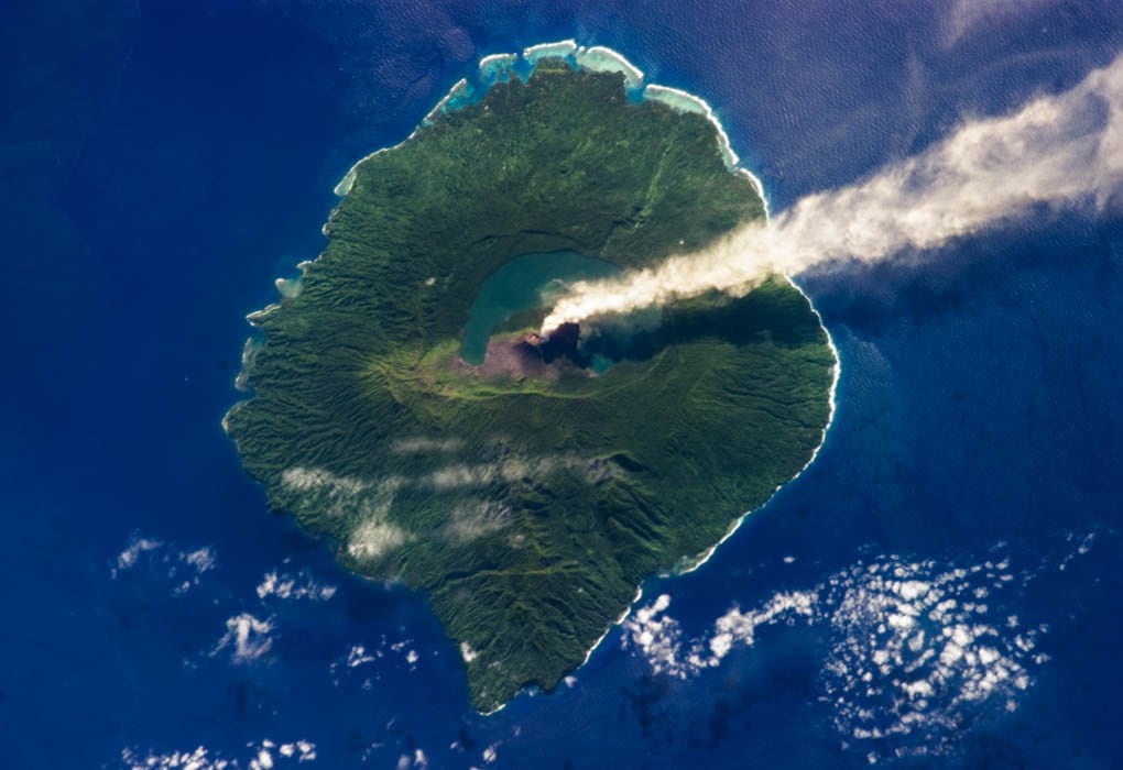 Stunning Photographs of Islands Taken from Space | FREEYORK