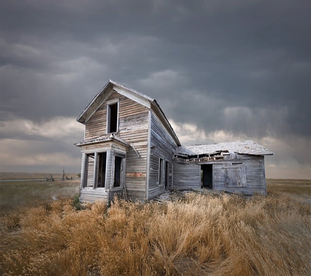 Abandoned-And-Isolated-Signs-of-Human-Beings-21