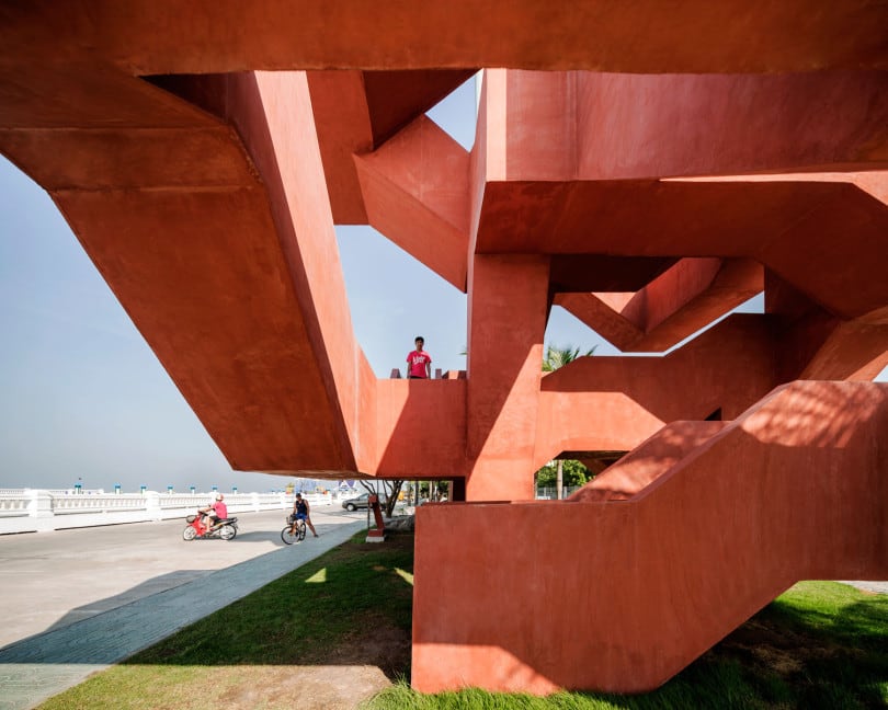 Concrete-labyrinth-by-Supermachine-Studio-10-Cal-Tower-01-810x648