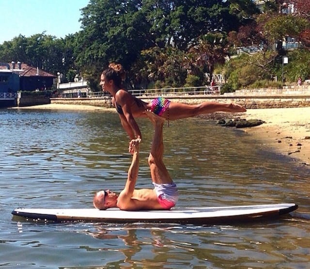 Gravity-Defying-Yoga-Poses-In-Photos_1