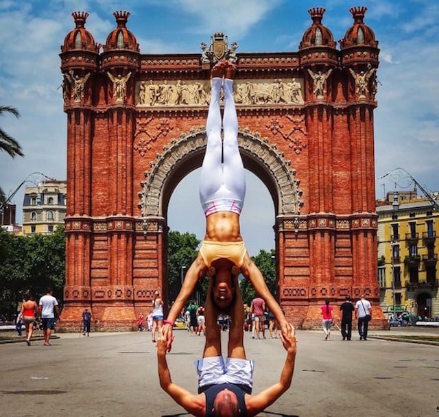Gravity-Defying-Yoga-Poses-In-Photos_4