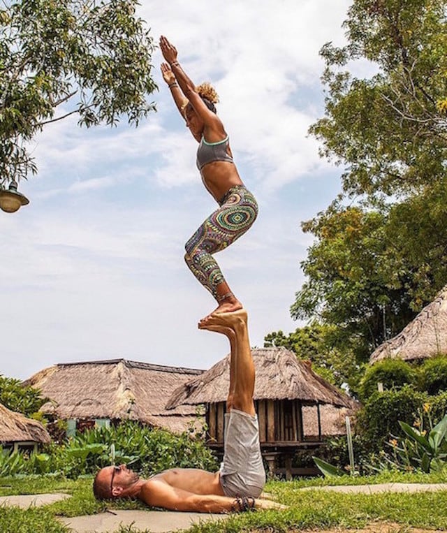 Gravity-Defying-Yoga-Poses-In-Photos_5