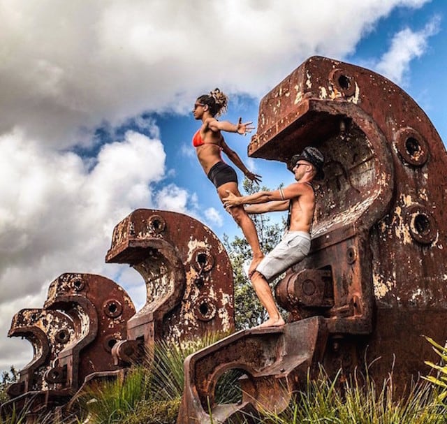 Gravity-Defying-Yoga-Poses-In-Photos_9