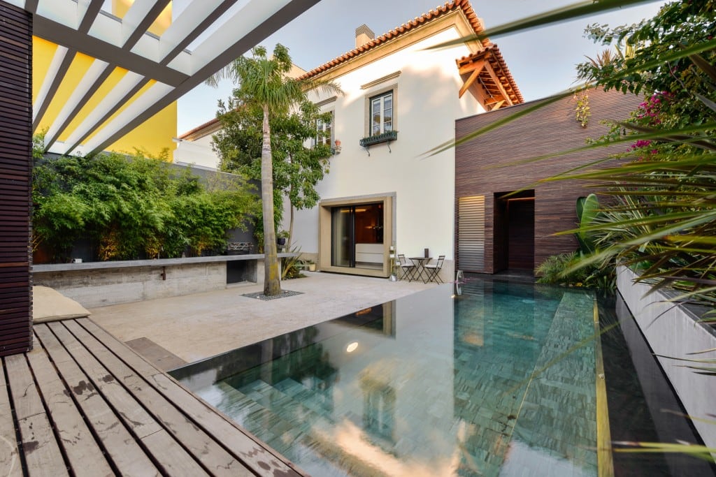 Harmonious-relationship-between-the-old-and-the-contemporary-architecture-House-in-Estoril-HomeWorldDesign-5-1024x683