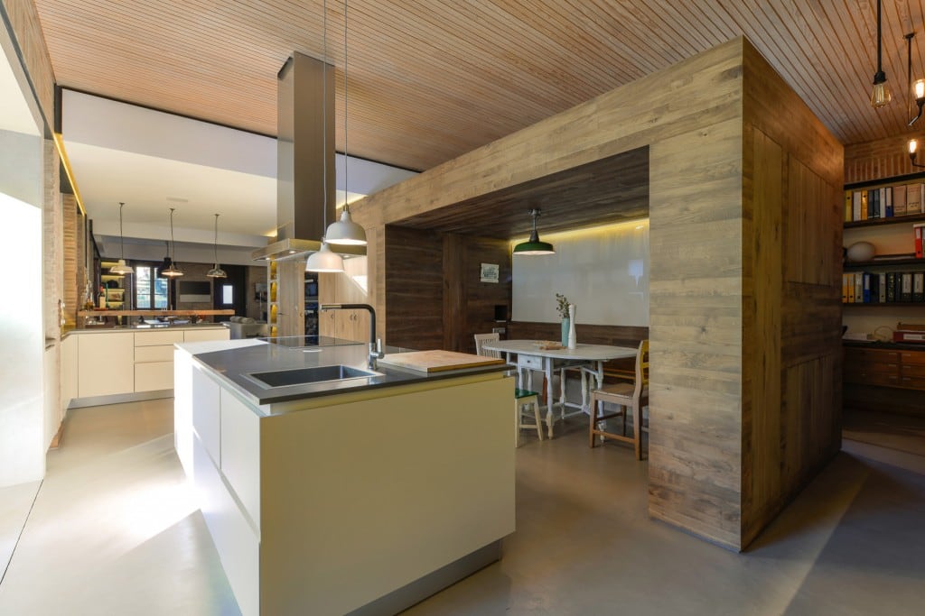 Harmonious-relationship-between-the-old-and-the-contemporary-architecture-House-in-Estoril-HomeWorldDesign-9-1024x683