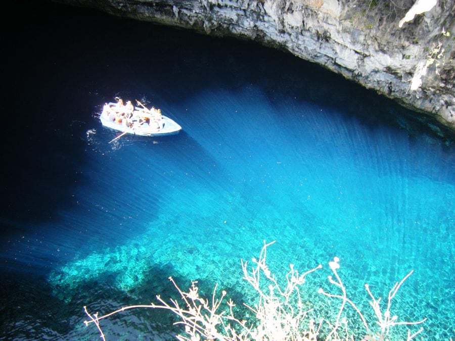 melissani_lake_greece_3