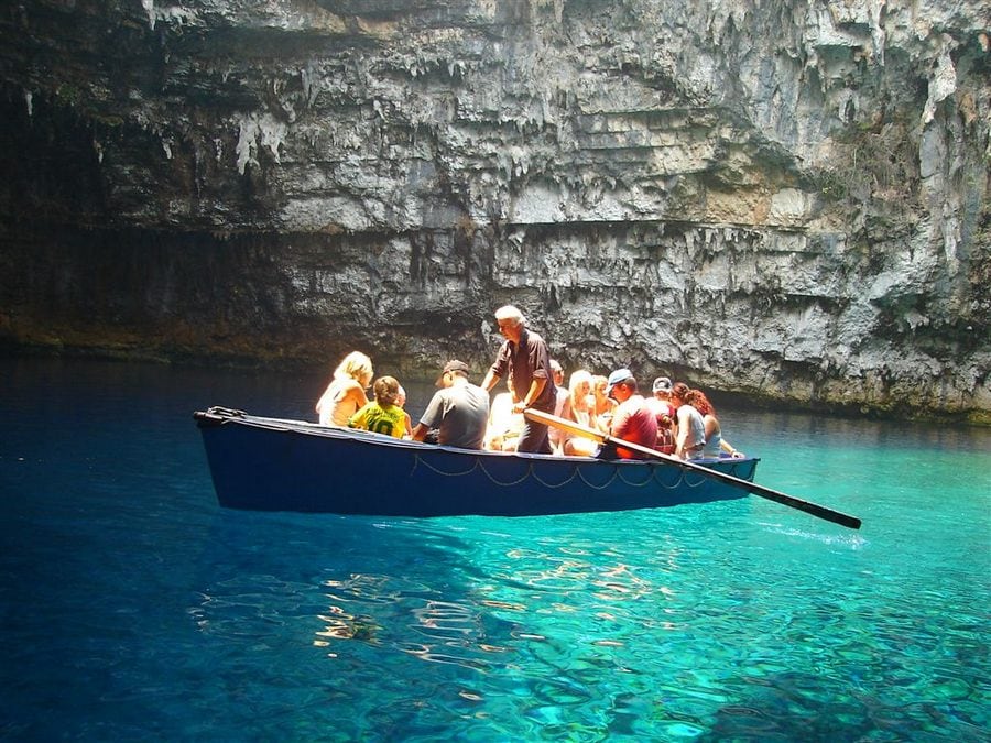 melissani_lake_greece_7