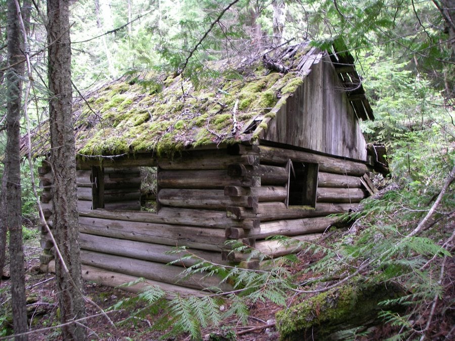 the-most-beautiful-abandoned-cabins-waiting-for-owners-to-come-27.jpg