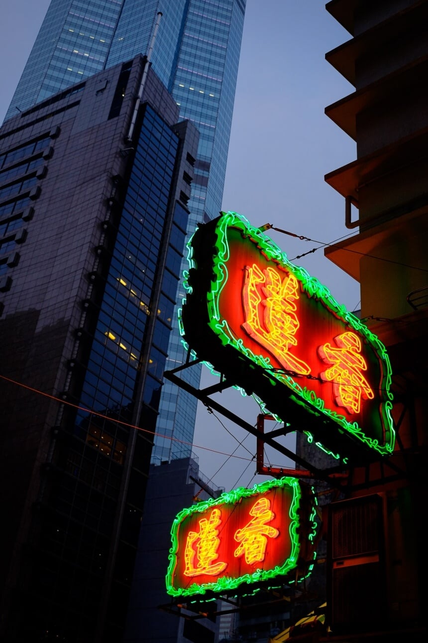 Photographer Captures Glowing Neon Signs Of Hong Kong Before They Gone 