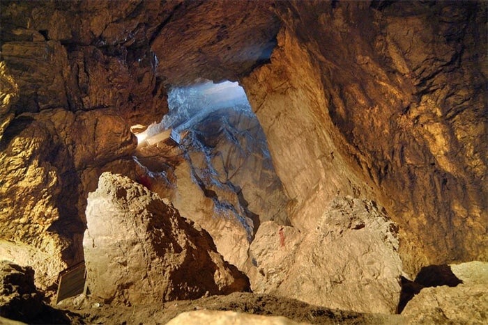 Devil's throat cave