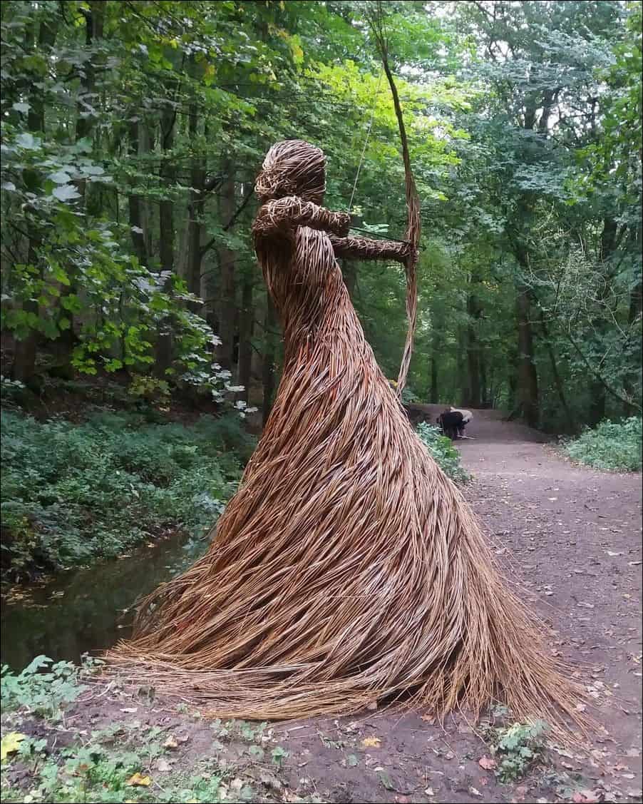 A British Sculptor Created Life-Size Sculptures from Woven Rods of ...